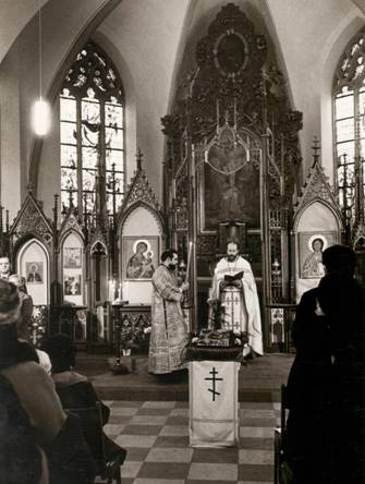Göttliche Liturgie 1974 in Horneburg.

Bei einer langsamen Verbindung dauert es einen Augenblick, bis die Bilder erscheinen.